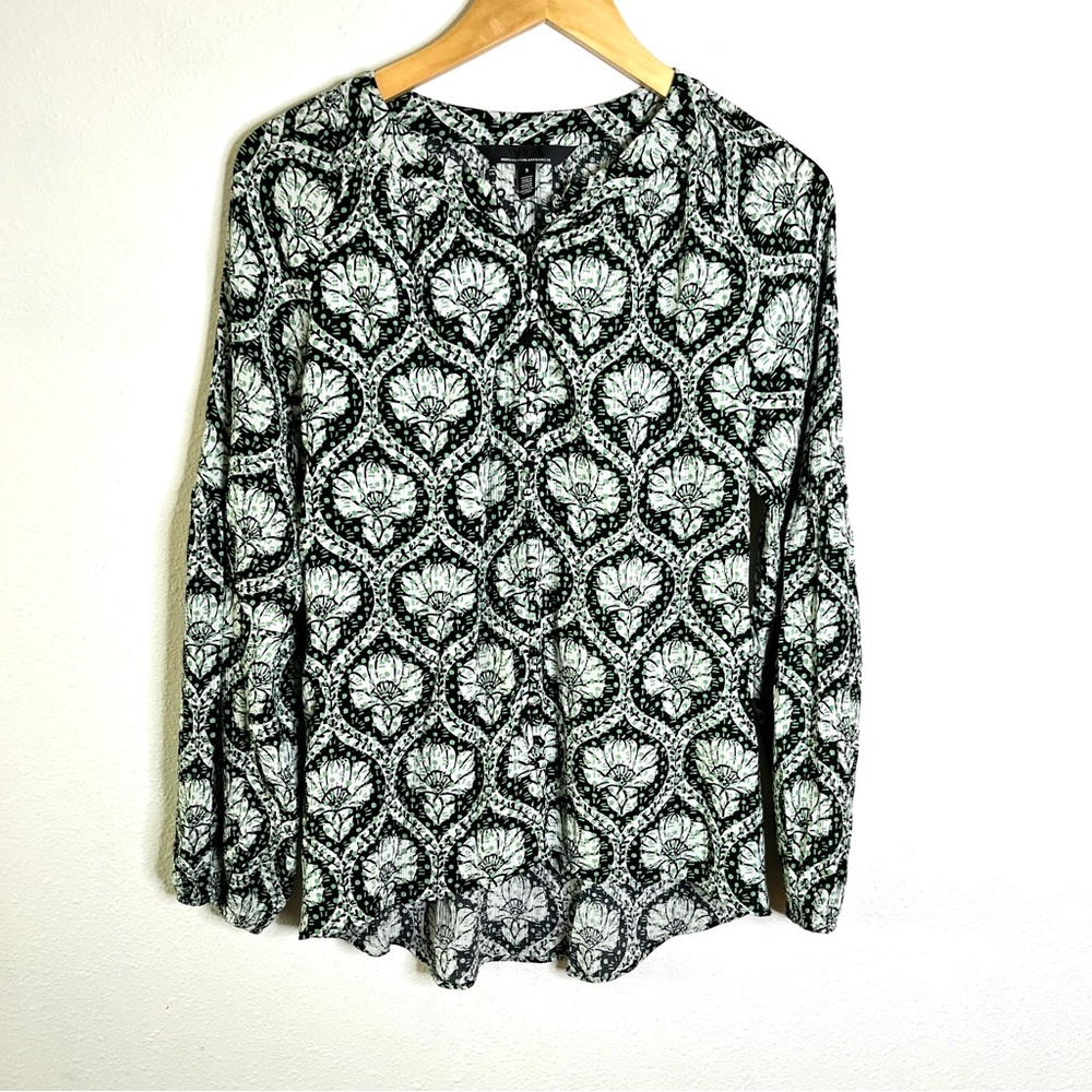 White House Black Market Green Black Abstract print Blouse sz S long sleeve